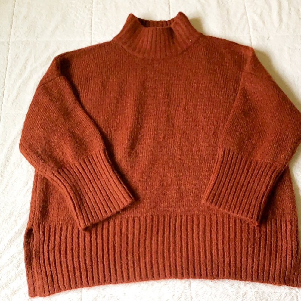 Pullover sweater
